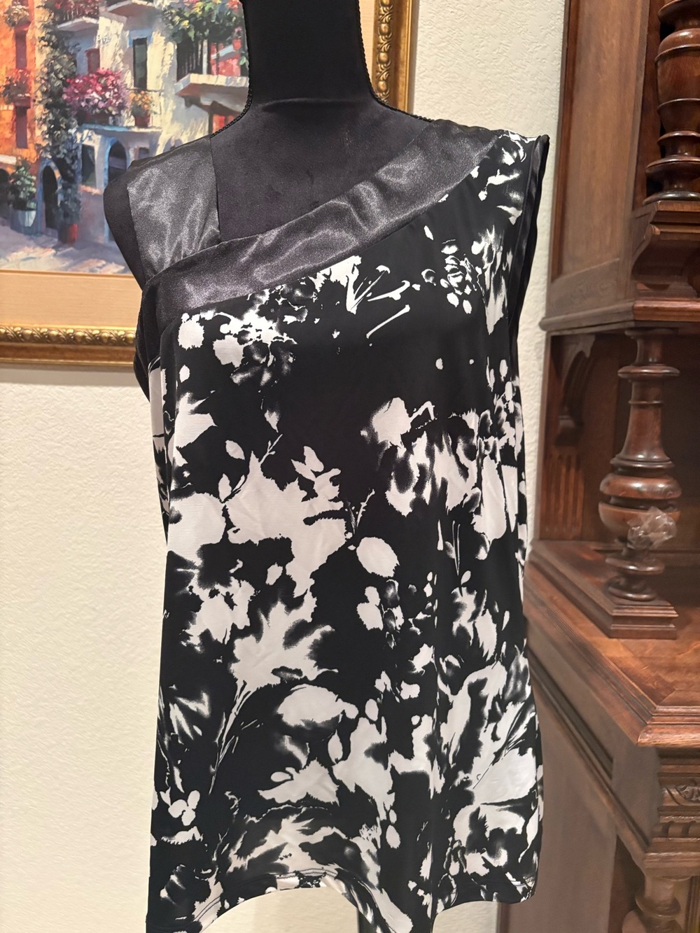 Black & White Floral One-Shoulder Top XL